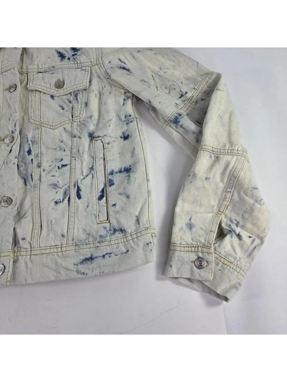 Free People Rumors Jeans Jacket Size L Blue Tie Dye Denim Button Moto Jackets - Picture 5 of 13